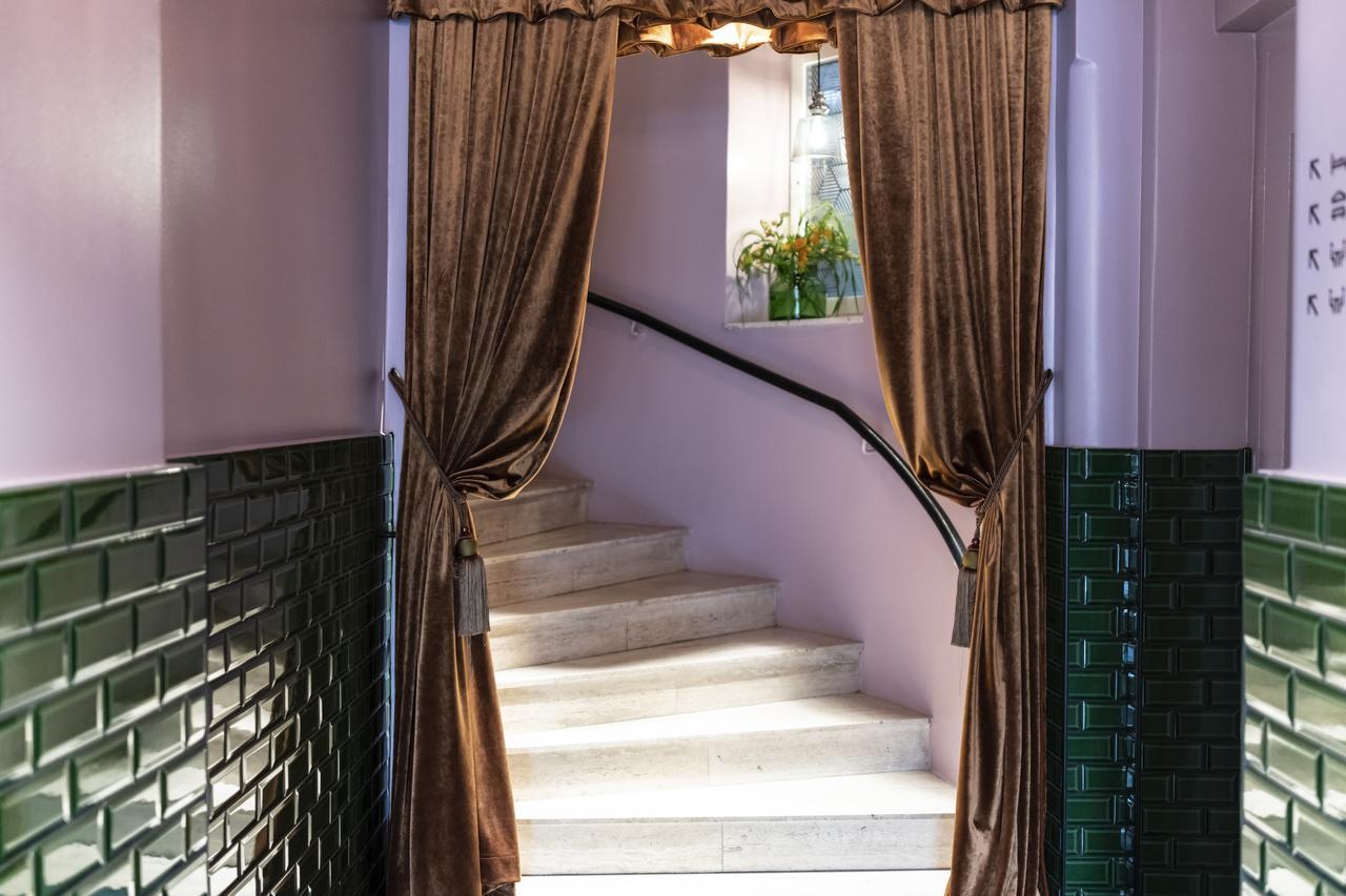 Flora Hotel